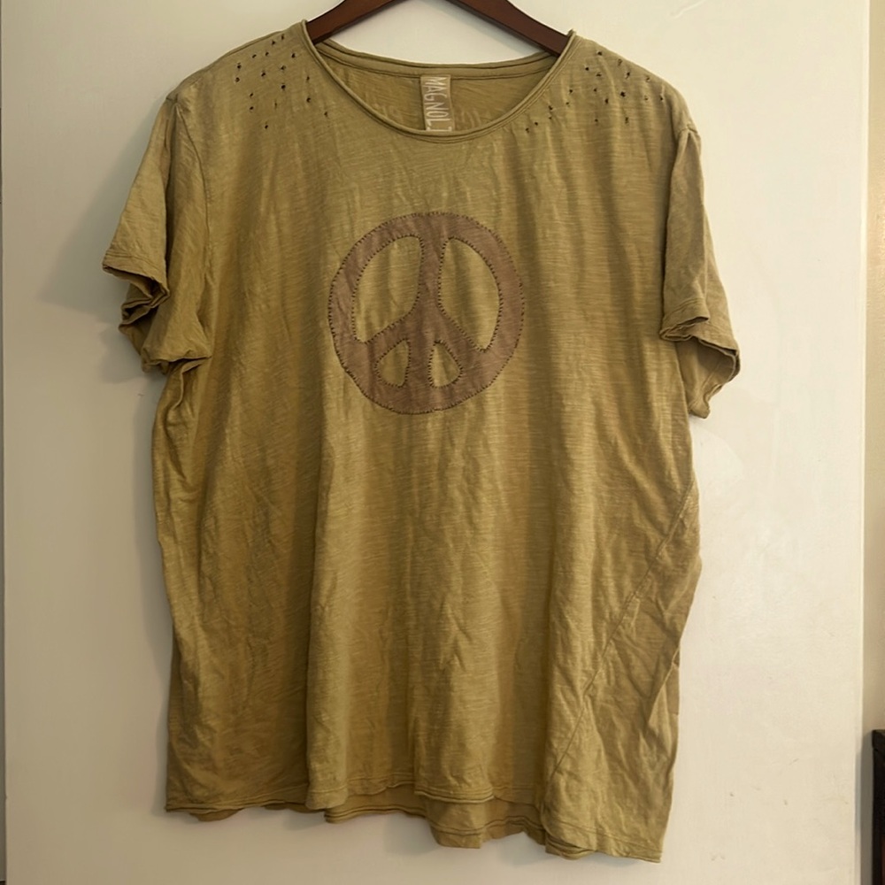 Magnolia Pearl Peace Appliqué T